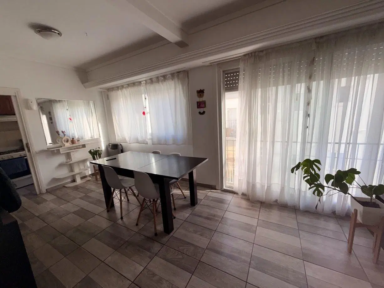 BROWN Y SARMIENTO - En venta departamento a la calle de 4 ambientes con cochera 5