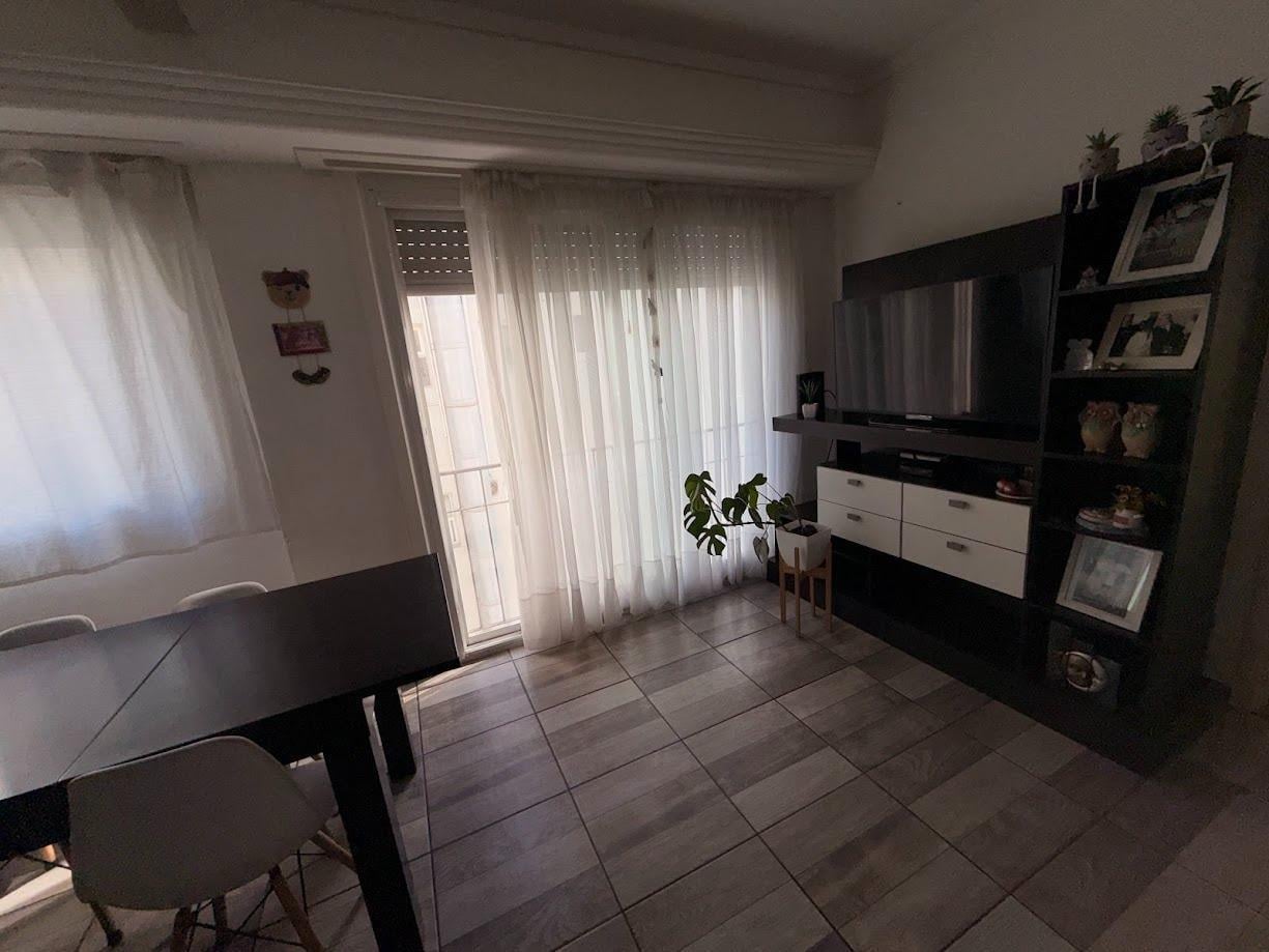 BROWN Y SARMIENTO - En venta departamento a la calle de 4 ambientes con cochera