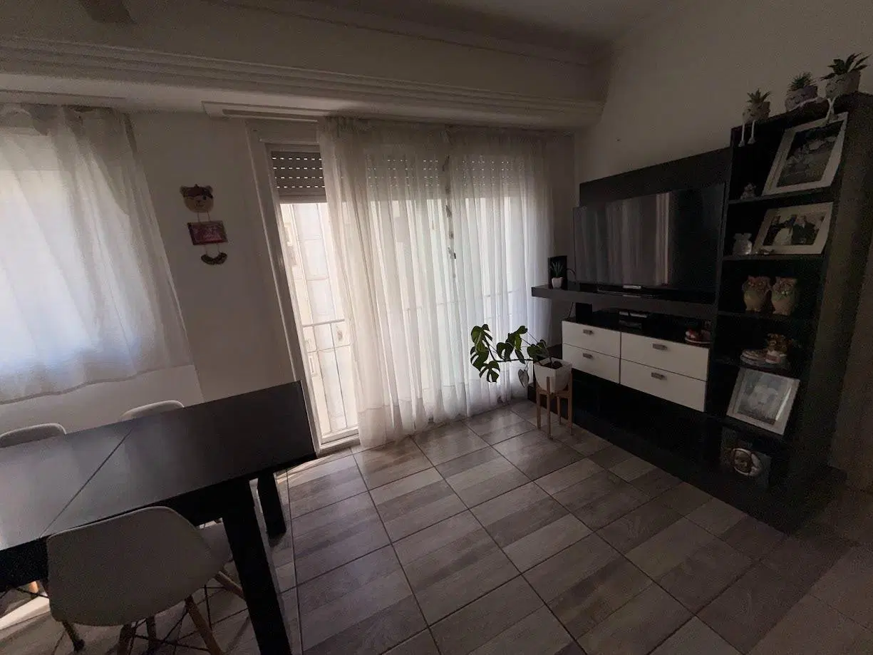 BROWN Y SARMIENTO - En venta departamento a la calle de 4 ambientes con cochera 1