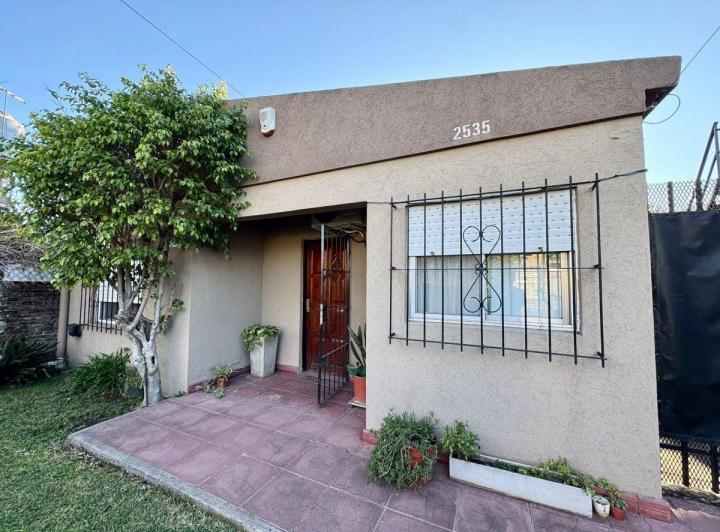 VENTA CASA 4 AMBIENTES - IMPORTANTE TERRENO 5
