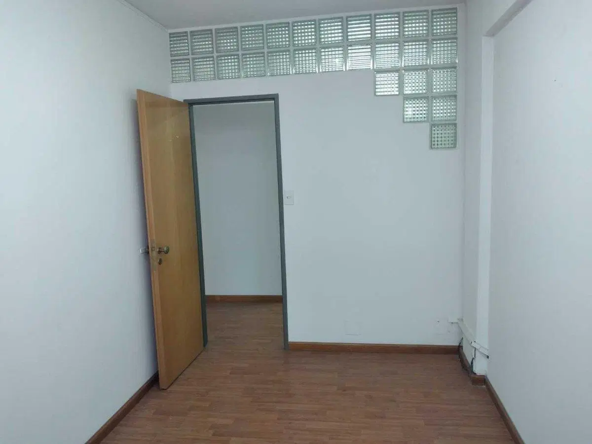 VENTA OFICINA ZONA TRIBUNALES DE TRES DESPACHOS 4