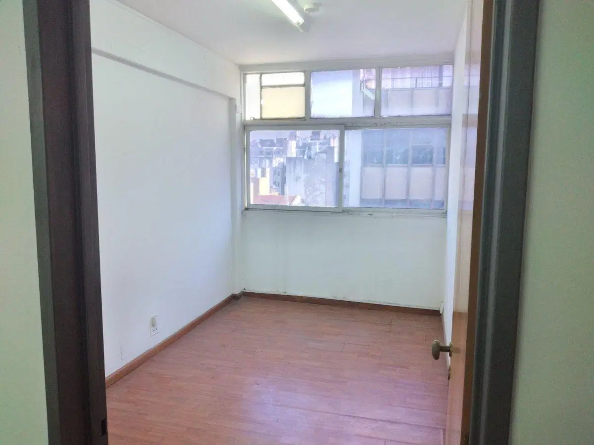 VENTA OFICINA ZONA TRIBUNALES DE TRES DESPACHOS 2