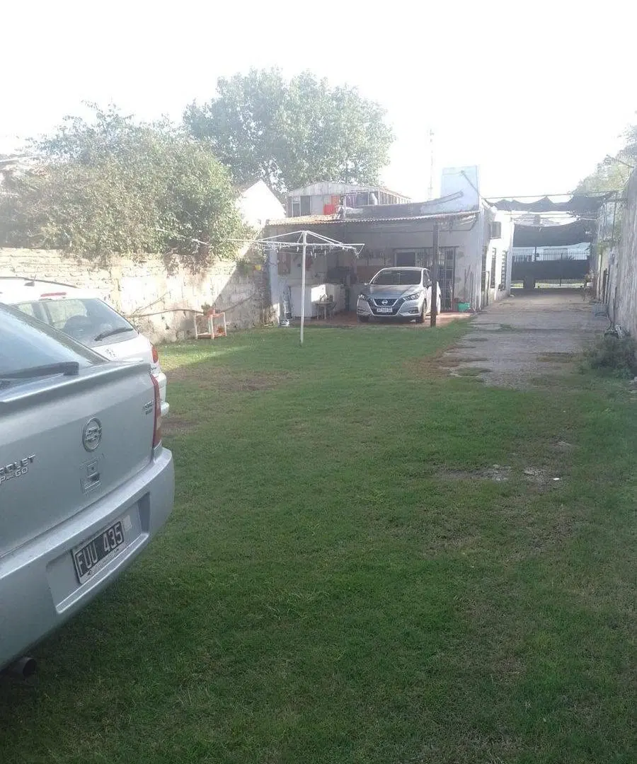 Importante lote + construcción 3