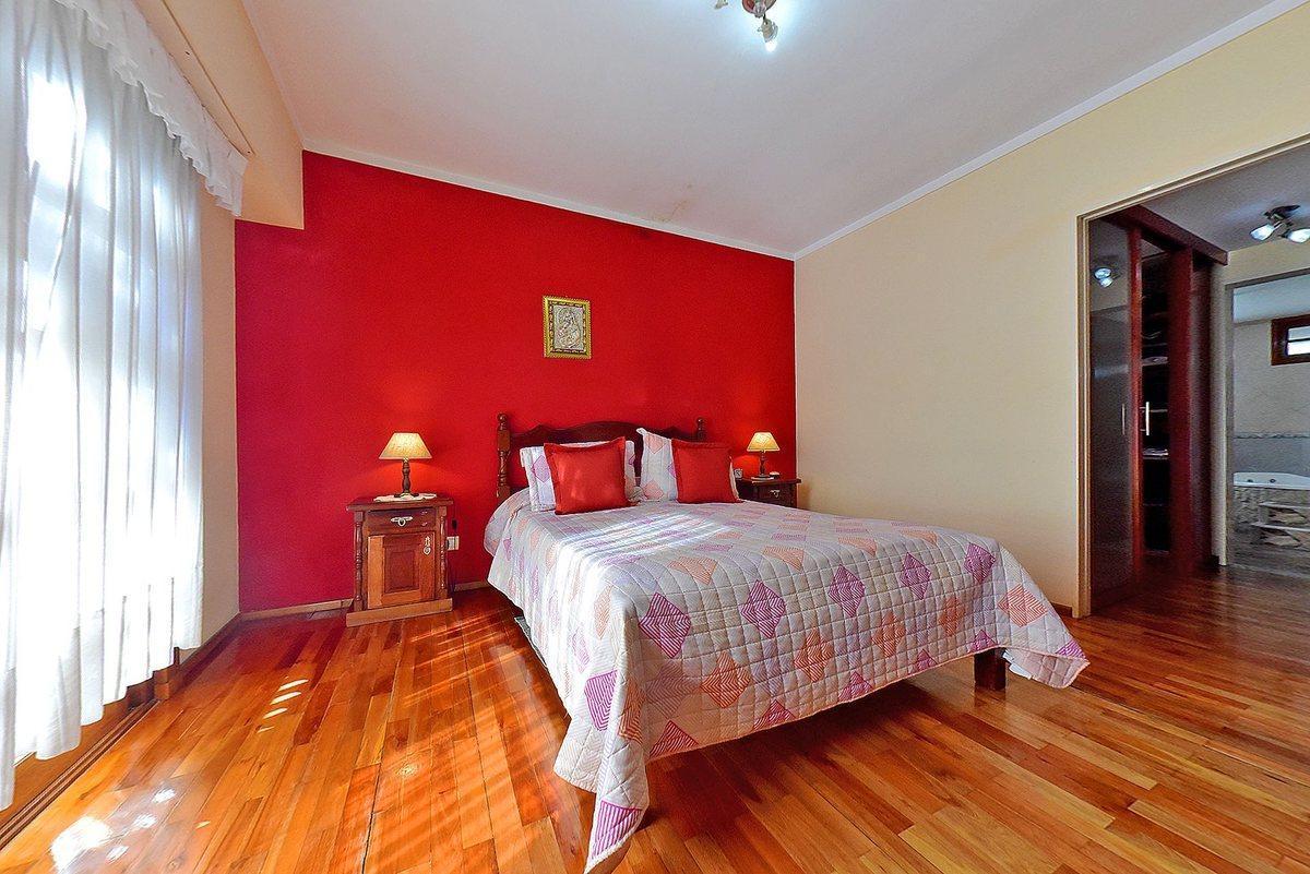 VENTA CASA 5 AMBIENTES-QUINCHO/PARQUE-HURLINGHAM
