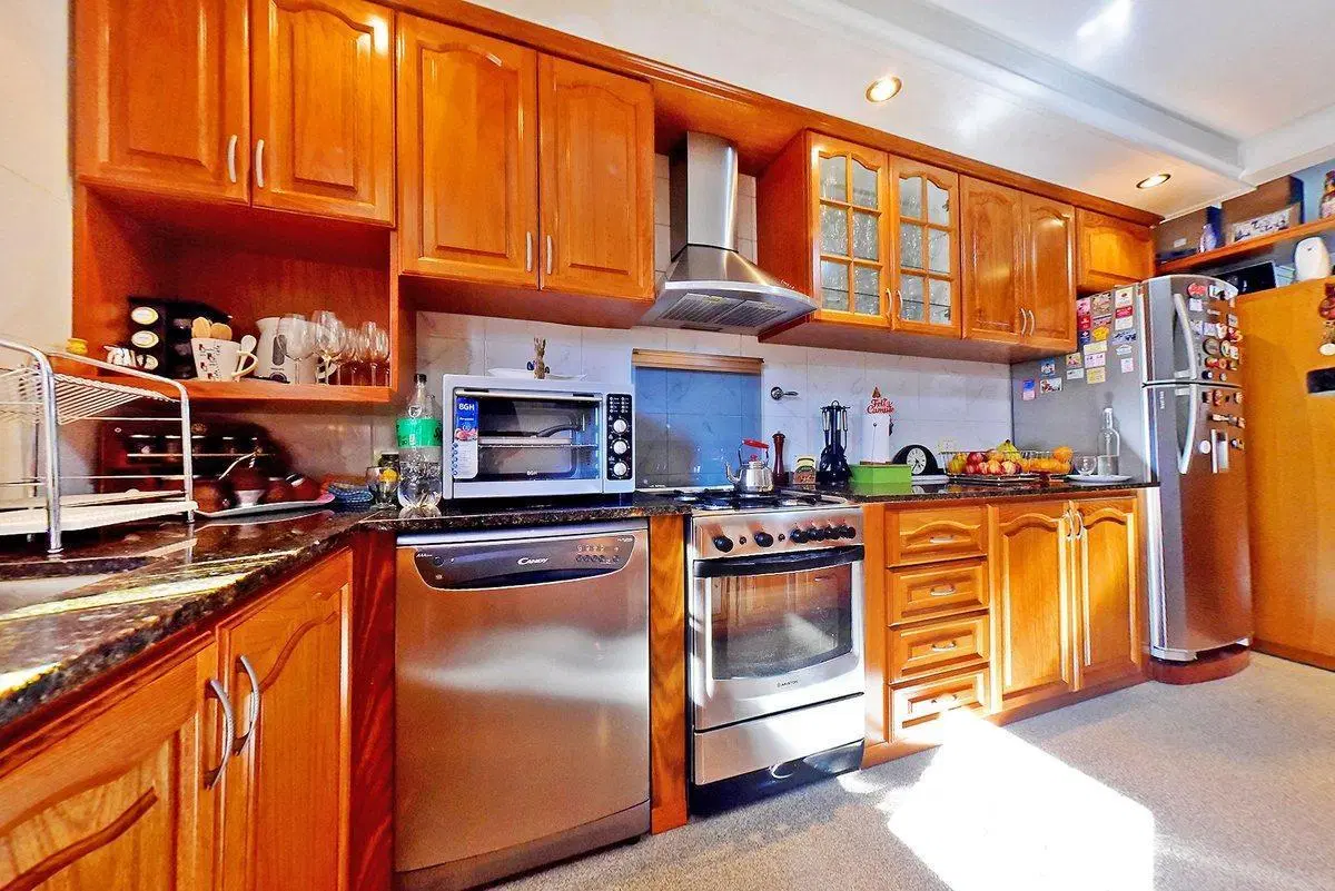 VENTA CASA 5 AMBIENTES-QUINCHO/PARQUE-HURLINGHAM 5