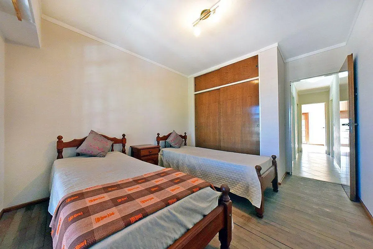 VENTA CASA 5 AMBIENTES-QUINCHO/PARQUE-HURLINGHAM 8