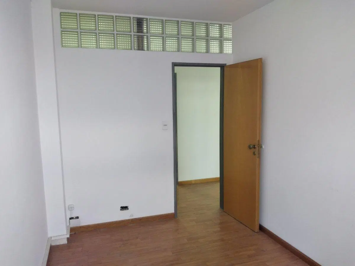 VENTA OFICINA ZONA TRIBUNALES DE TRES DESPACHOS 4