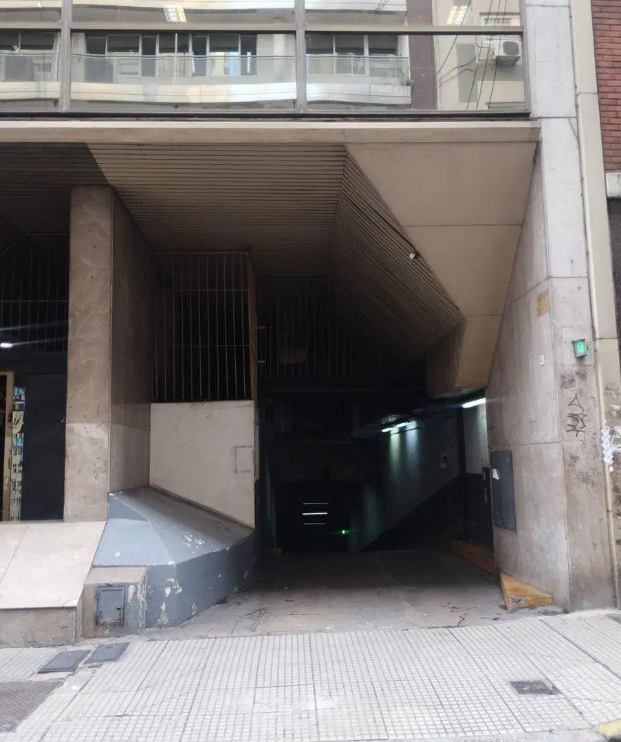 VENTA  COCHERA FIJA CUBIERTA (zona Tribunales) 2