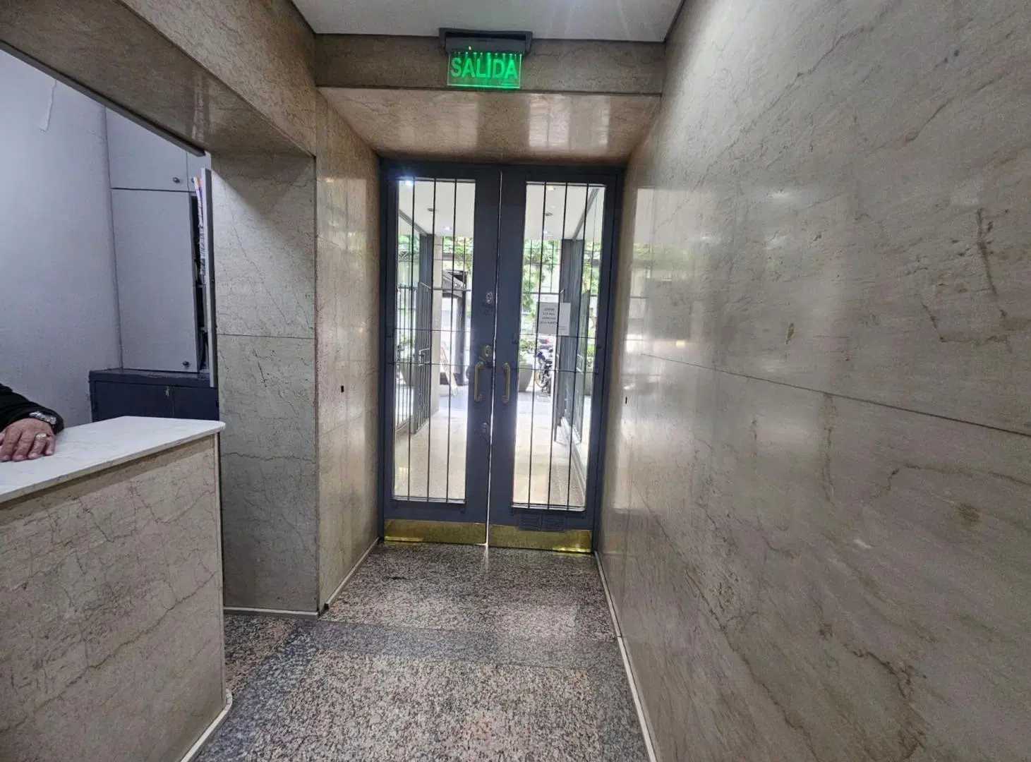 VENTA DE OFICINAS AL FRENTE 8