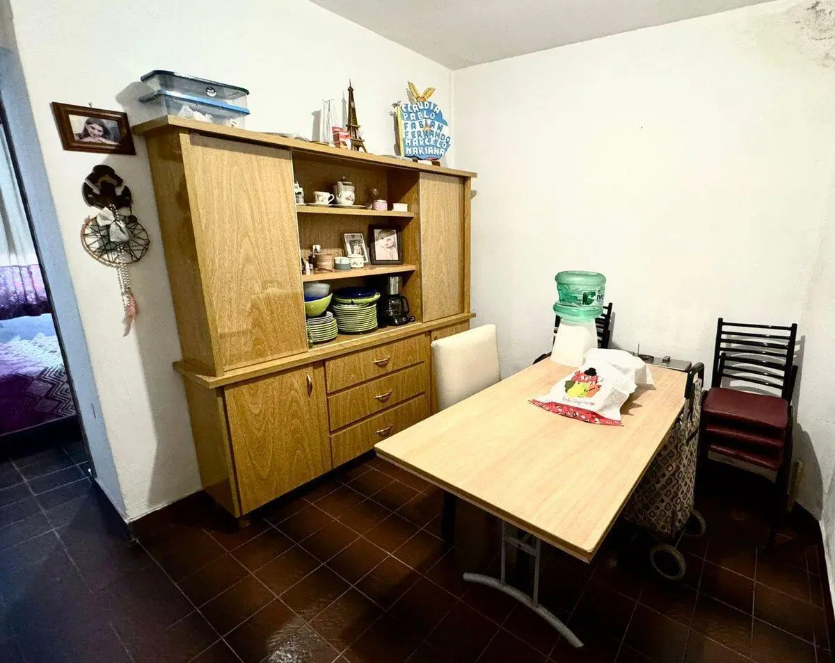 VENTA CASA 4 AMBIENTES - IMPORTANTE TERRENO 8