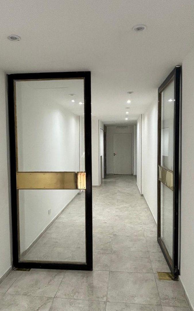 Foto de VENTA OFICINA 5 AMB RECICLADA A NUEVO C/ BAÑO Y CO, imagen 3