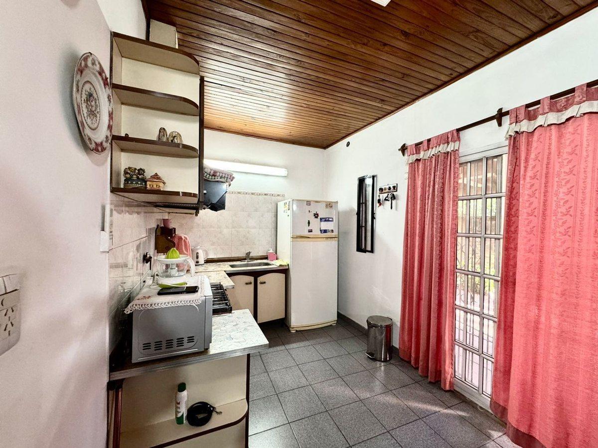 Foto de VENTA CASA 4 AMBIENTES - IMPORTANTE TERRENO, imagen 4