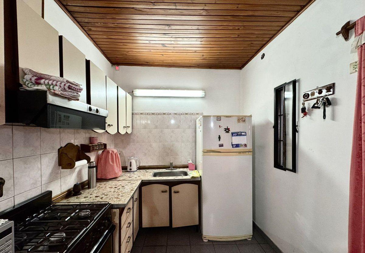 Foto de VENTA CASA 4 AMBIENTES - IMPORTANTE TERRENO, imagen 3