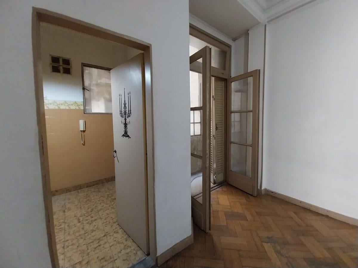 Foto de VENTA 3 AMBIENTES A MTS DE GALERÍAS PACÍFICO, imagen 2