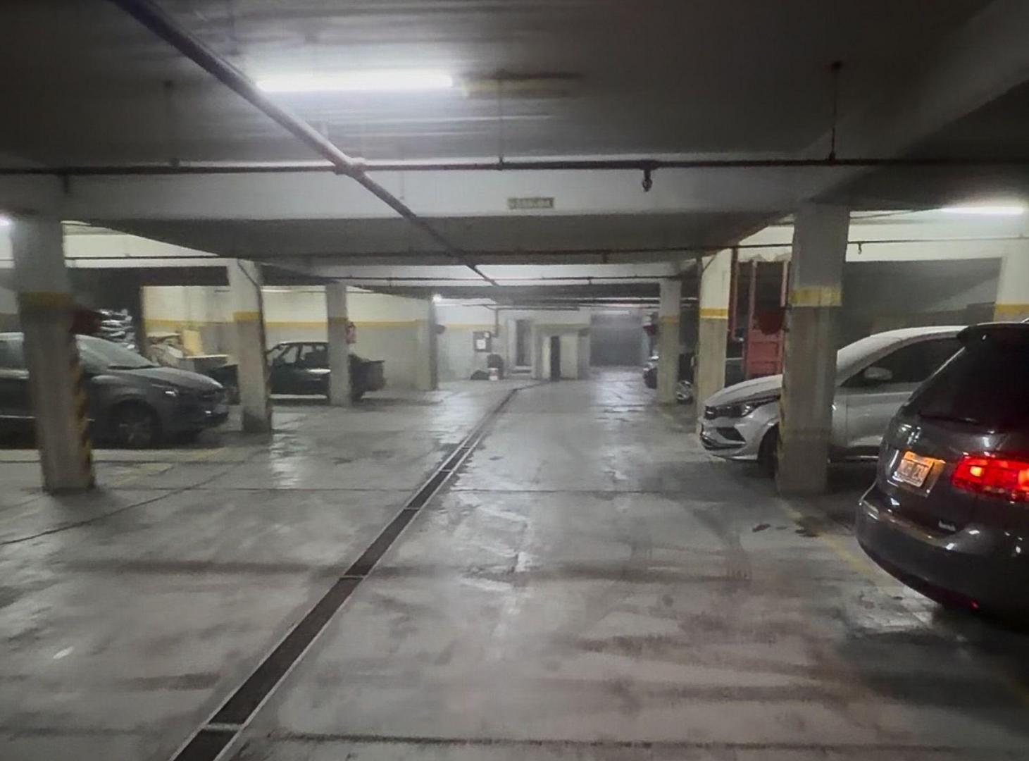 Foto de VENTA COCHERA ALMAGRO (Bajas Expensas), imagen 1