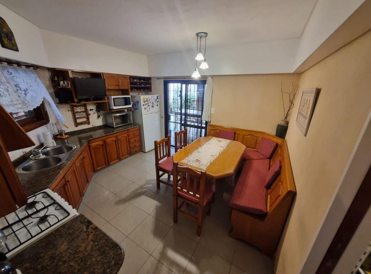 Foto de VENTA CASA 4 AMB CON QUINCHO Y PATIO, imagen 3