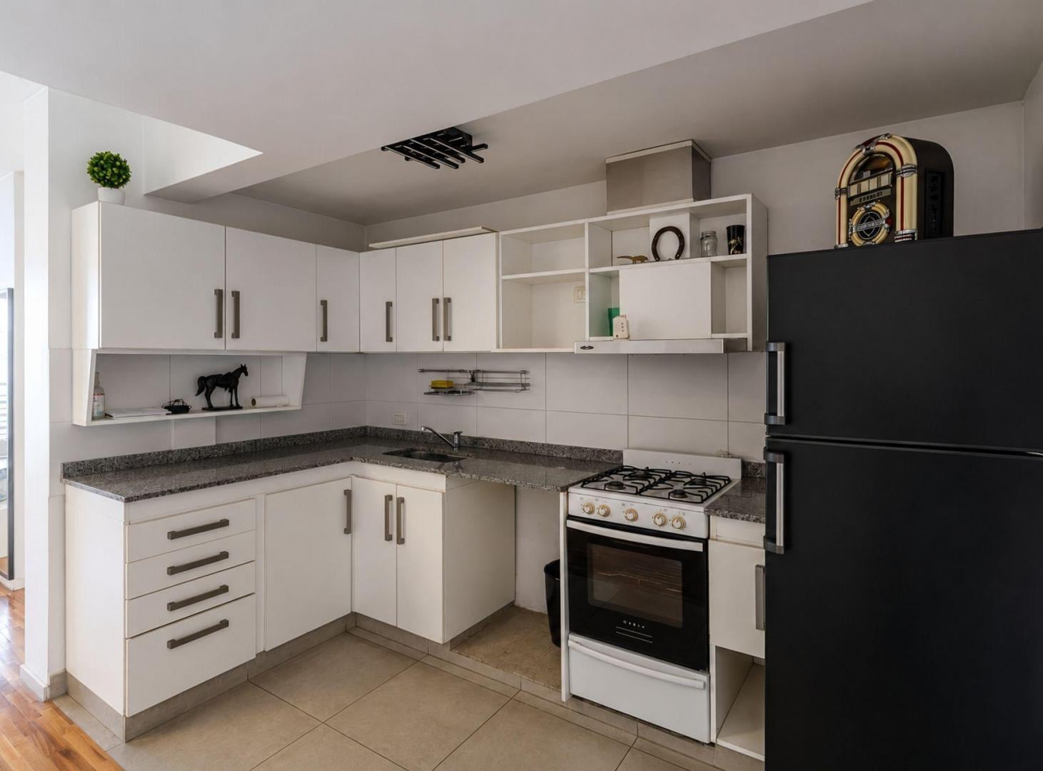 Foto de Venta departamento 2 ambientes Parque Chacabuco., imagen 1
