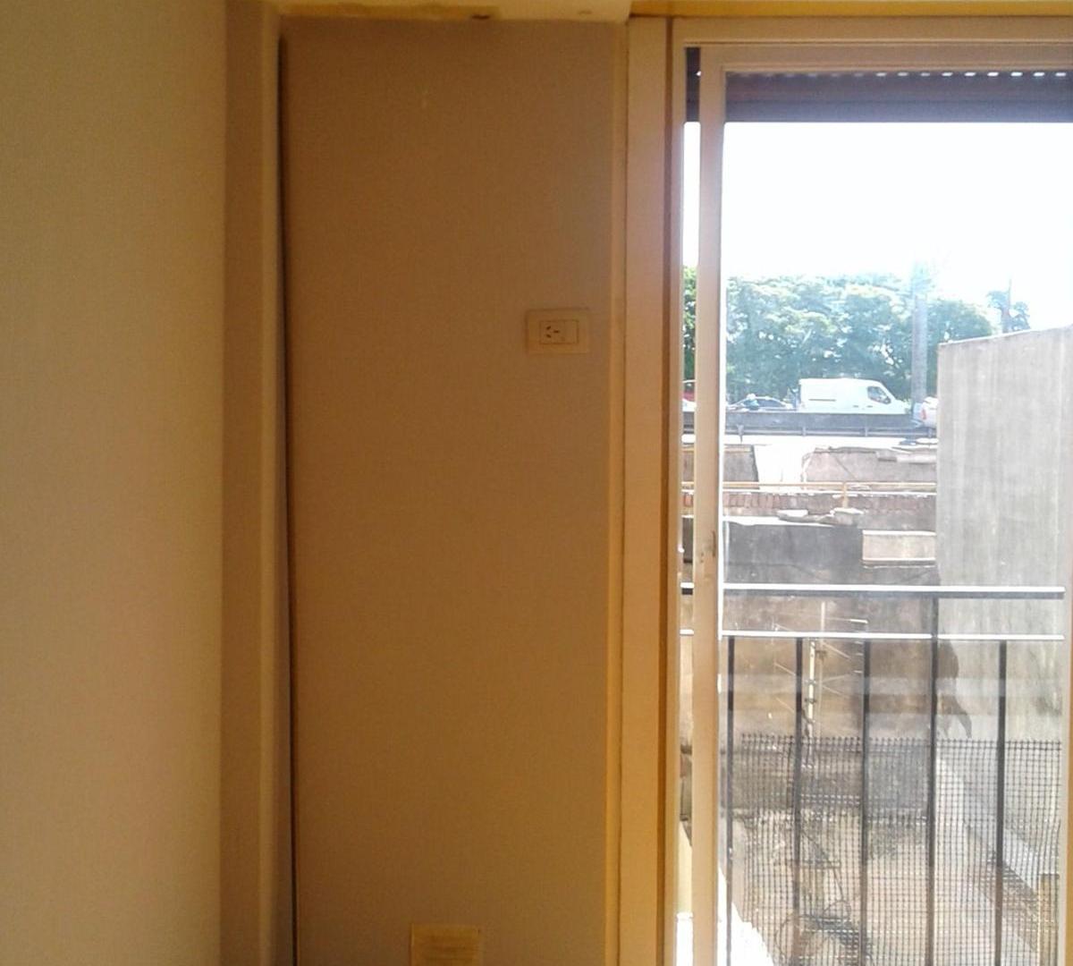 Foto de VENTA DTO 2 AMB BALCON FRANCES Y PATIO LINIERS, imagen 4