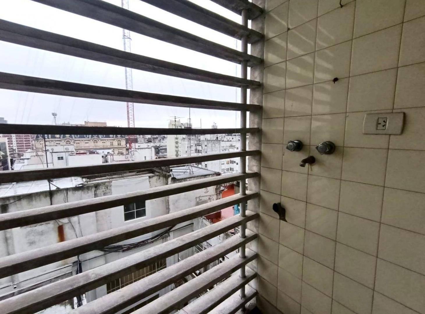 Foto de VENTA 3 AMBIENTES LUMINOSO C/ BALCON/COCHERA/LAV, imagen 2