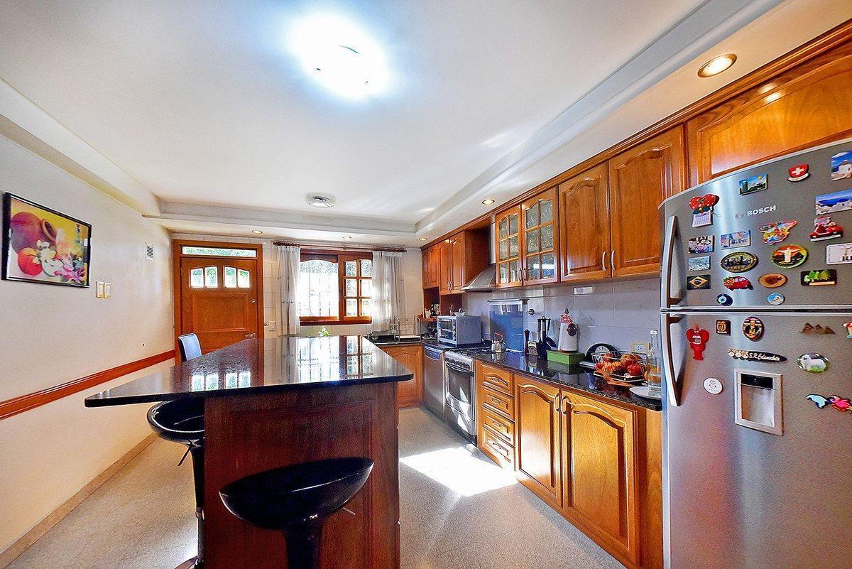 Foto de CASA PREMIUM HURLINGHAM: 5 AMB + QUINCHO + PARQUE, imagen 3