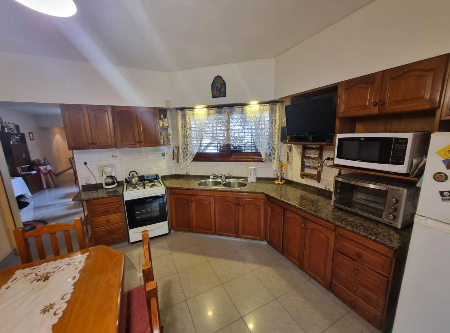 Foto de VENTA CASA 4 AMB CON QUINCHO Y PATIO, imagen 4