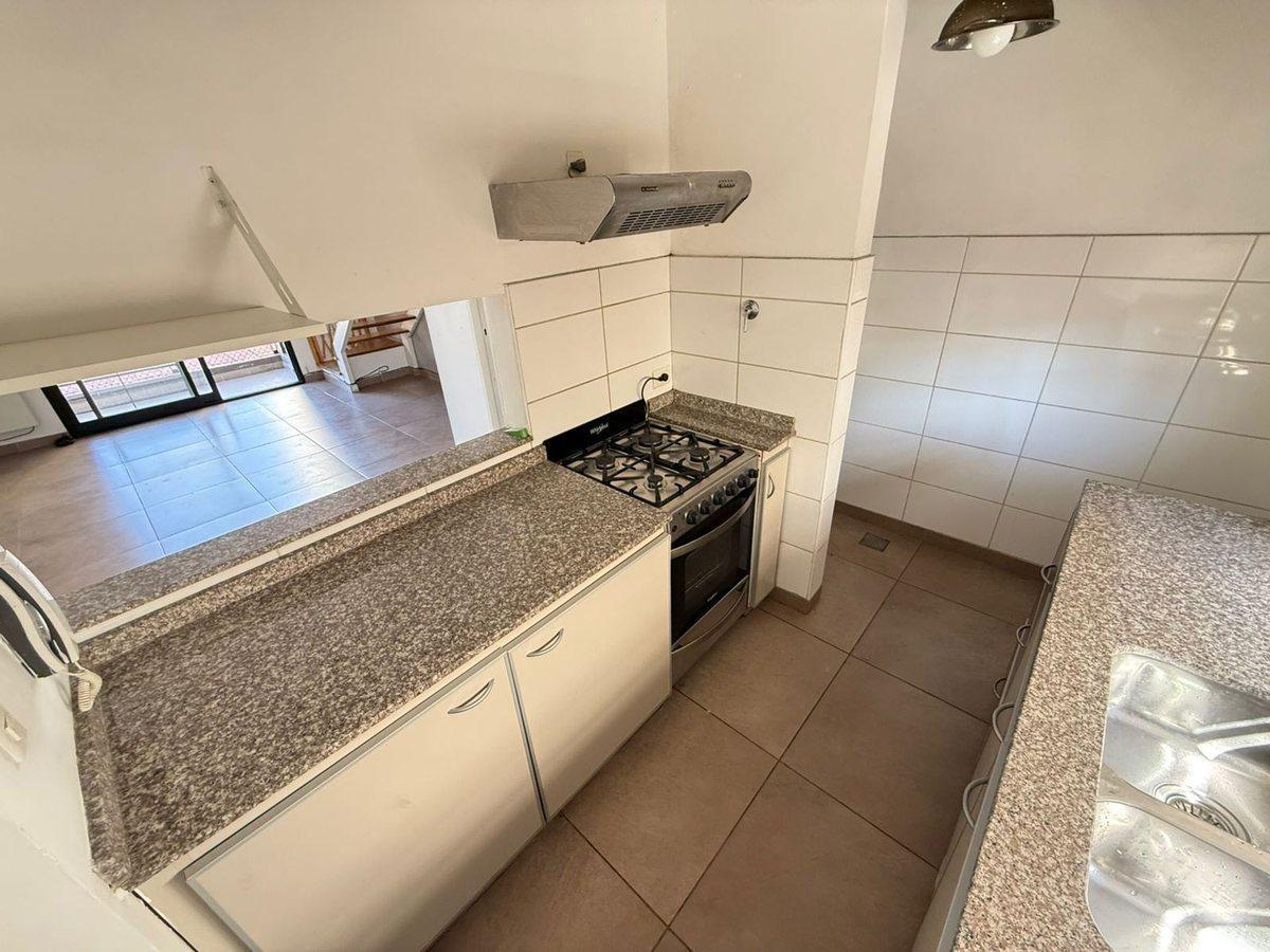 Foto de VENTA DPTO 3 AMB. EN DUPLEX CON COCHERA, imagen 2