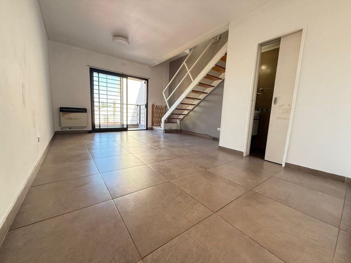 Foto de VENTA DPTO 3 AMB. EN DUPLEX CON COCHERA, imagen 1