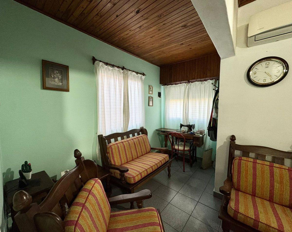 Foto de VENTA CASA 4 AMBIENTES - IMPORTANTE TERRENO, imagen 2