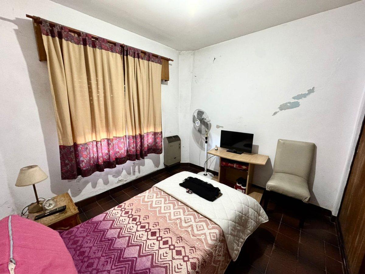 Foto de VENTA CASA 4 AMBIENTES - IMPORTANTE TERRENO, imagen 4