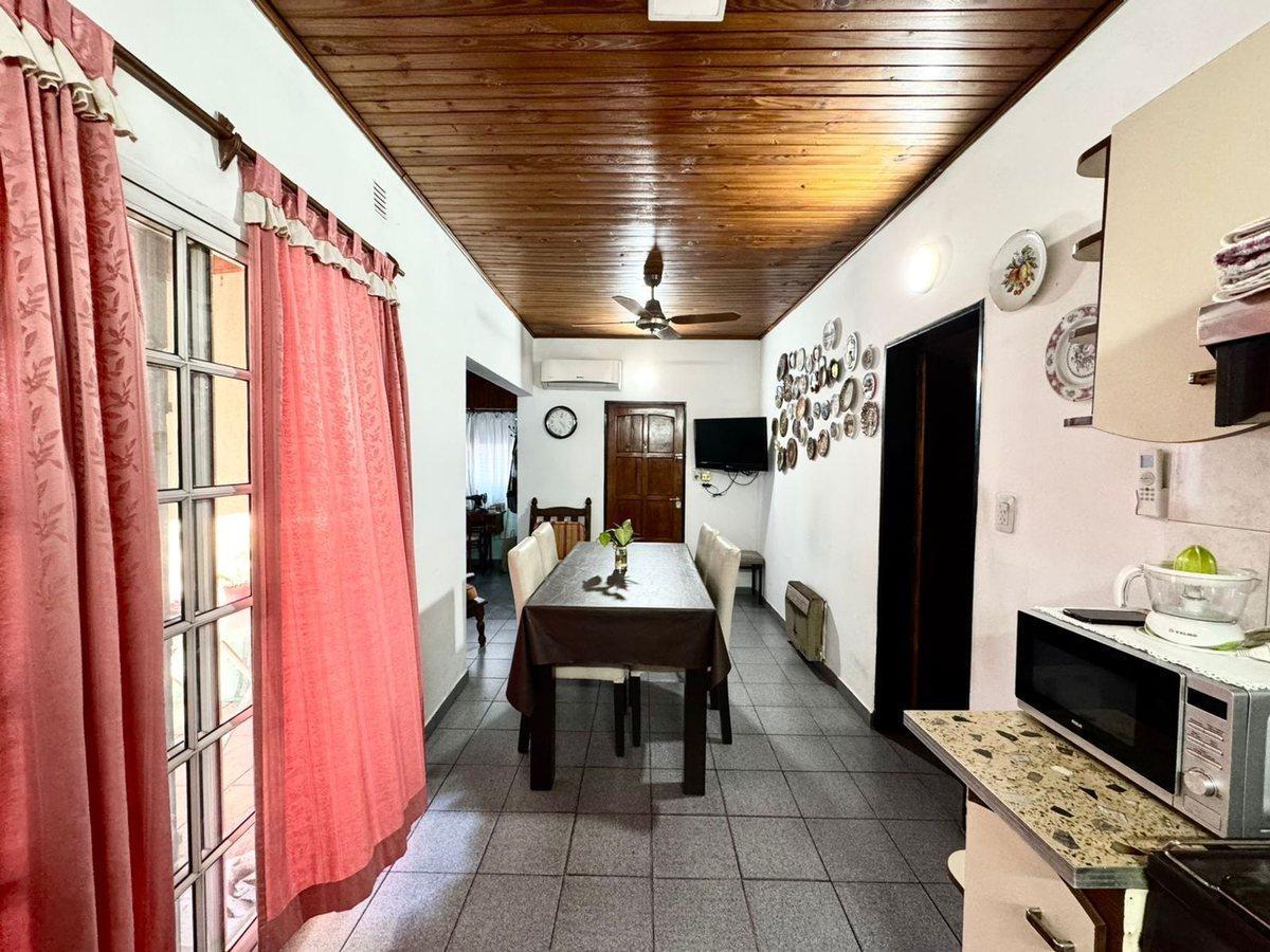 Foto de VENTA CASA 4 AMBIENTES - IMPORTANTE TERRENO, imagen 5