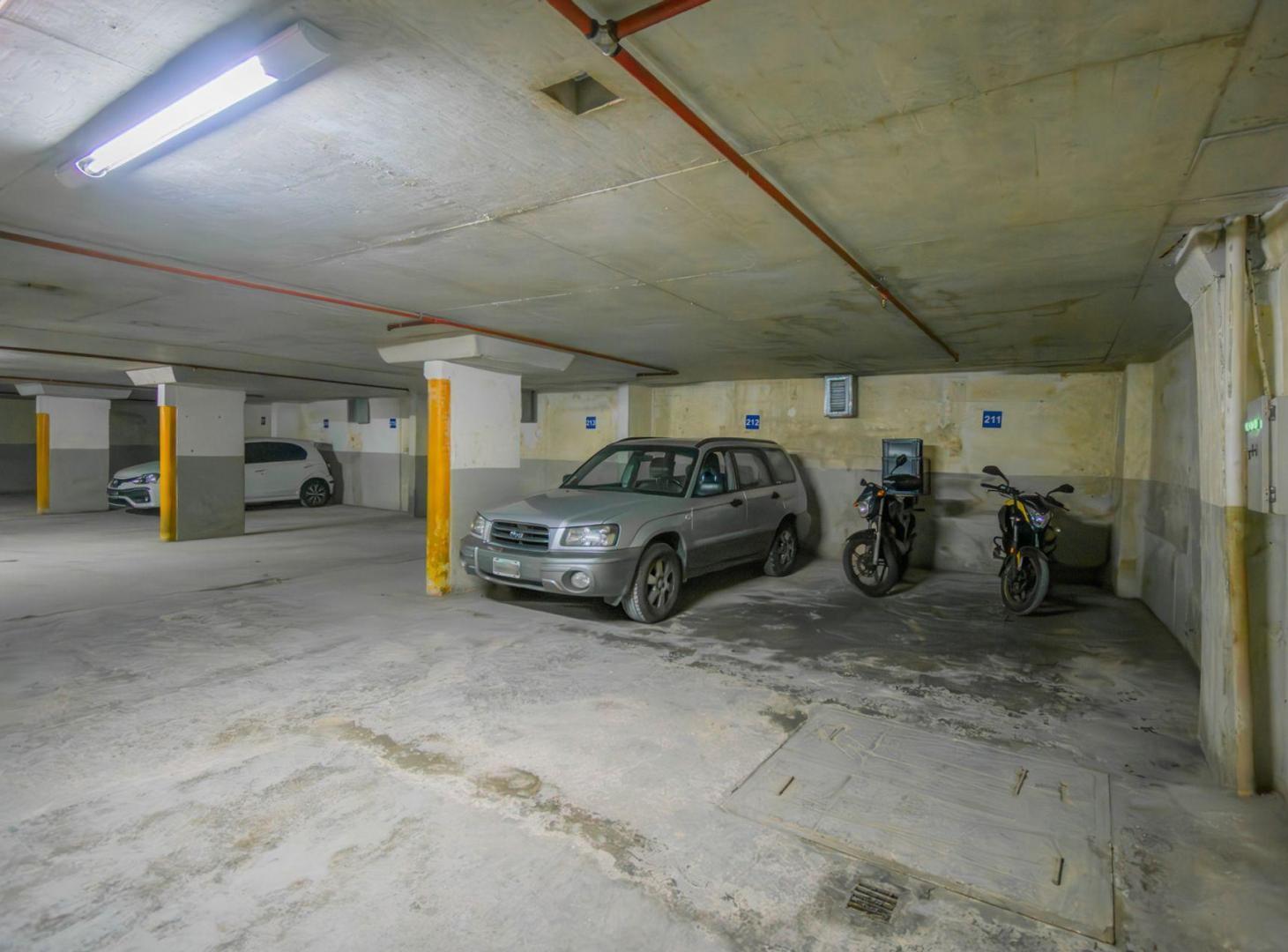 Foto de Cochera fija en edificio Bme. Mitre y Talcahuano, imagen 4