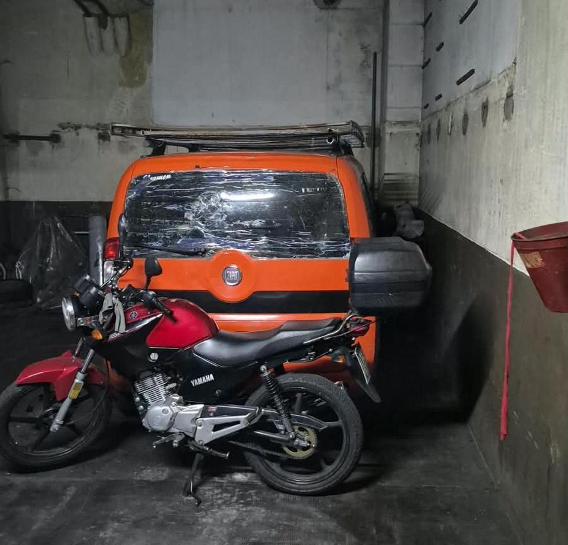 Foto de VENTA COCHERA AMPLIA CUBIERTA PORTON AUTOMATICO, imagen 2