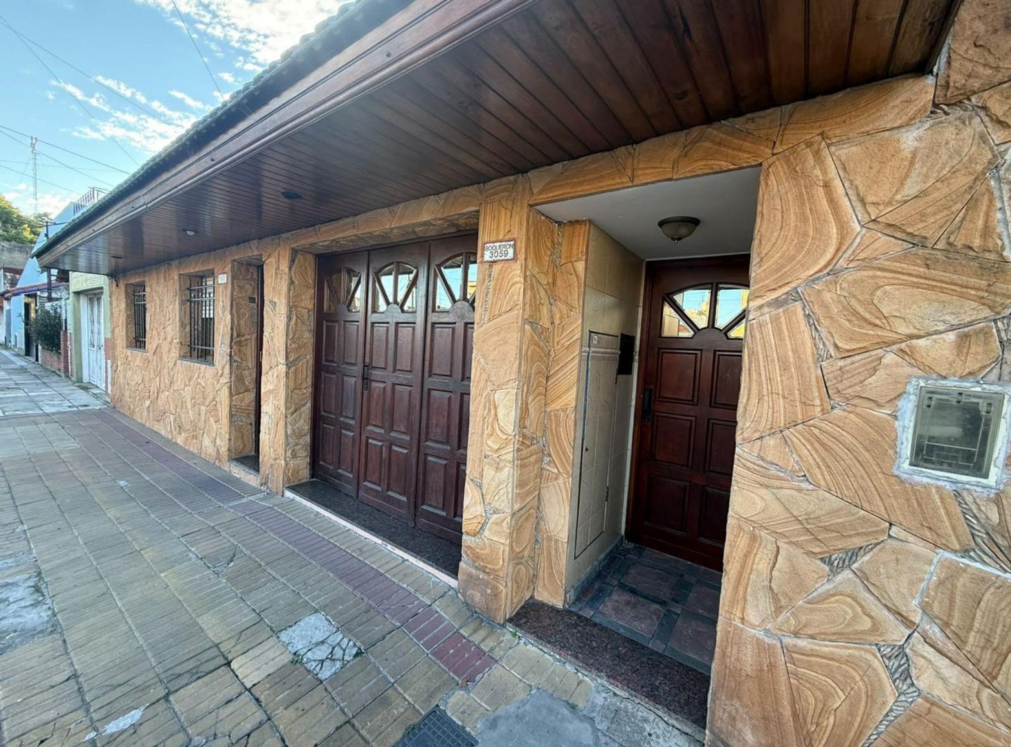 Foto de VENTA PH CON PATIO EN LANÚS, imagen 2