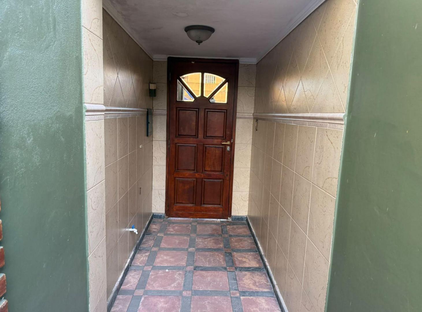 Foto de VENTA PH CON PATIO EN LANÚS, imagen 3