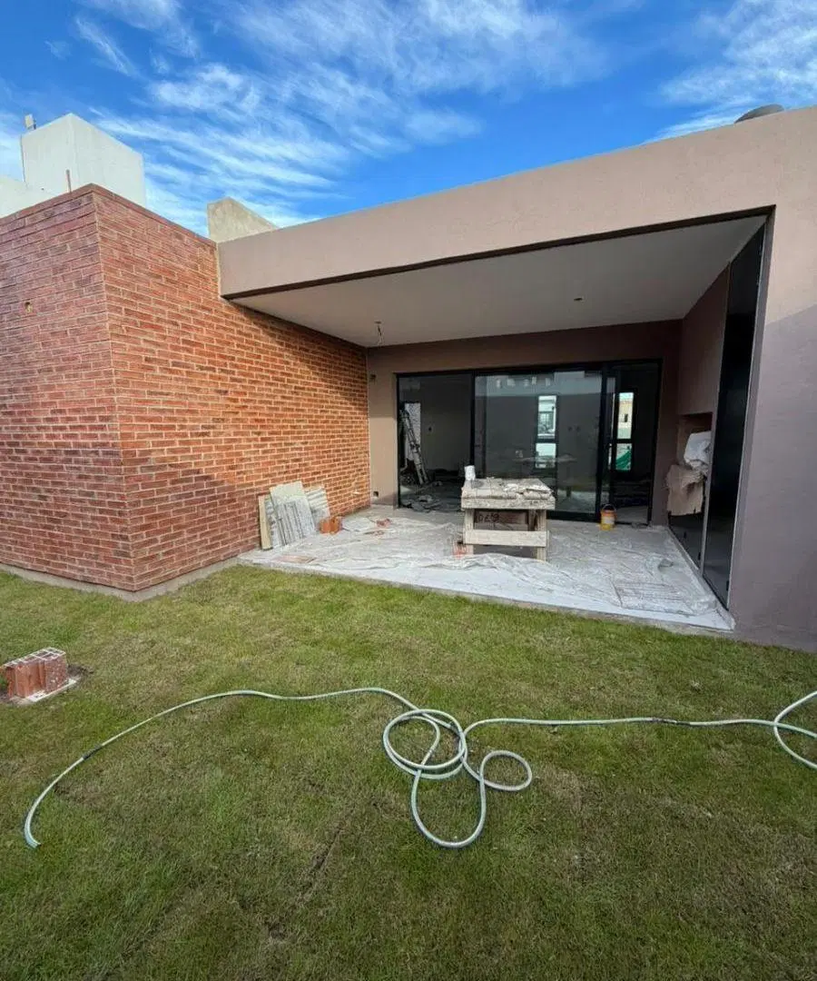 SE VENDE EXCELENTE CASA DESARROLLADA EN UNA PLANTA EN BARRIO RINCONES DE MANANTIALES 4
