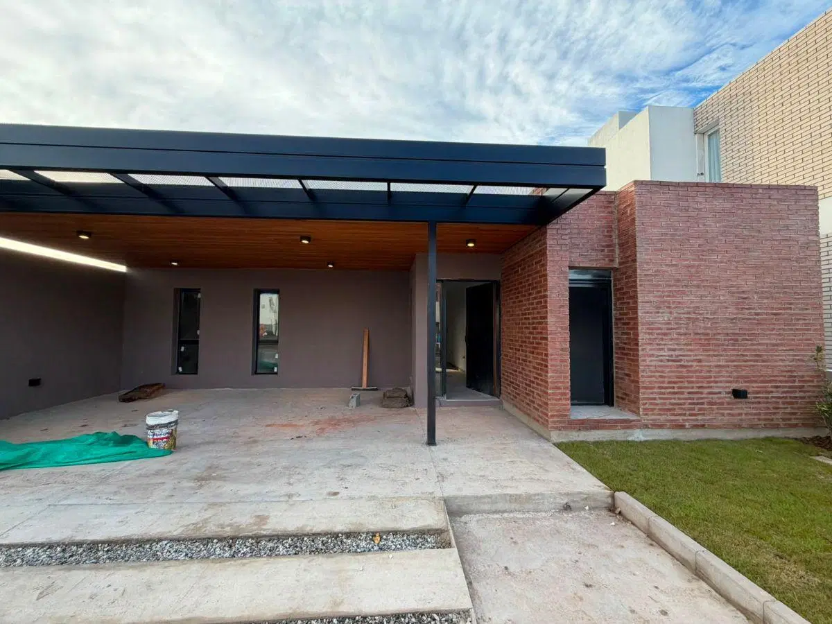 SE VENDE EXCELENTE CASA DESARROLLADA EN UNA PLANTA EN BARRIO RINCONES DE MANANTIALES 5