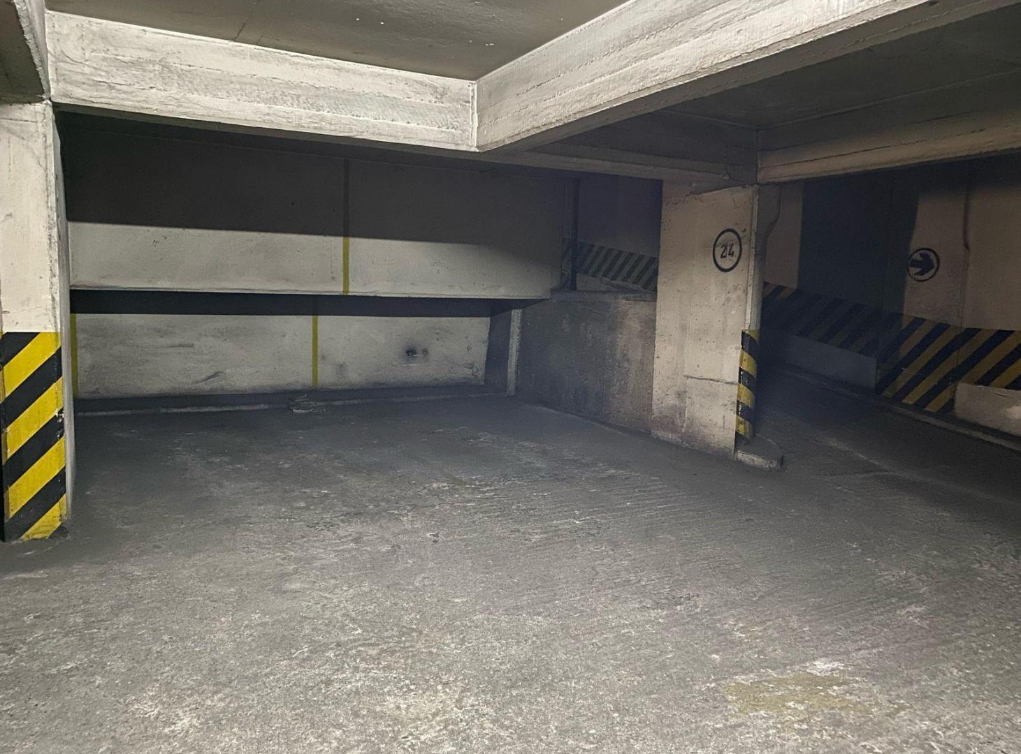 Foto de Cochera en Venta. 1er piso. Con ascensor, imagen 1
