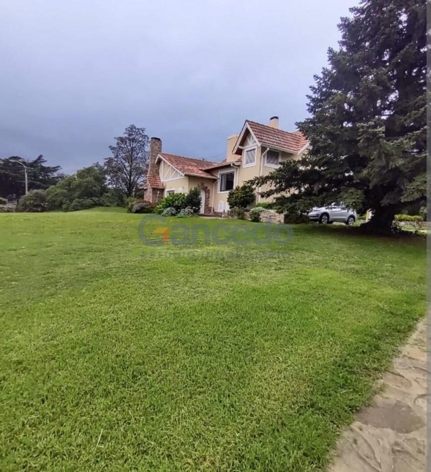 Oportunidad Unica en Sierra de La Ventana: Casa Clasica Sobre 3 Lotes 3