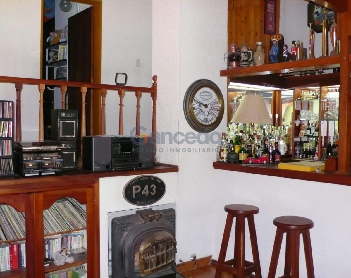 Oportunidad Unica en Sierra de La Ventana: Casa Clasica Sobre 3 Lotes 2