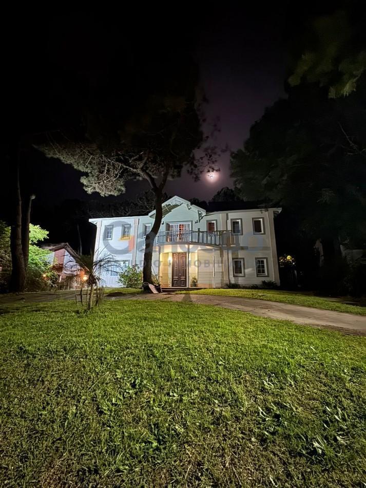 Casa en alquiler con pileta Pinamar Golf Nuevo