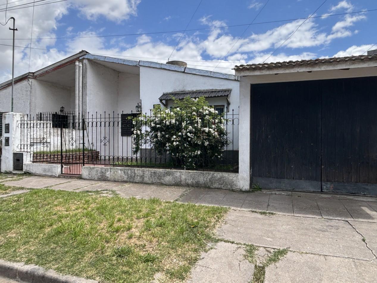 VENTA CASA DE 4 AMBIENTES - BARRIO 9 DE JULIO