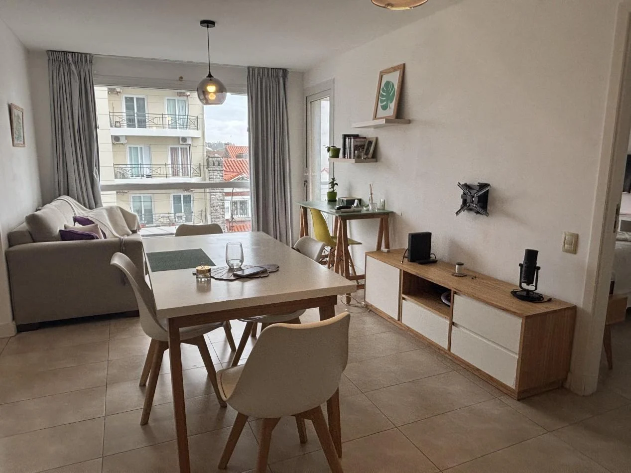 ALQUILER POR 24 MESES. DEPARTAMENTO DE 2 AMBIENTES CON BALCON. BARRIO PARQUE LURO