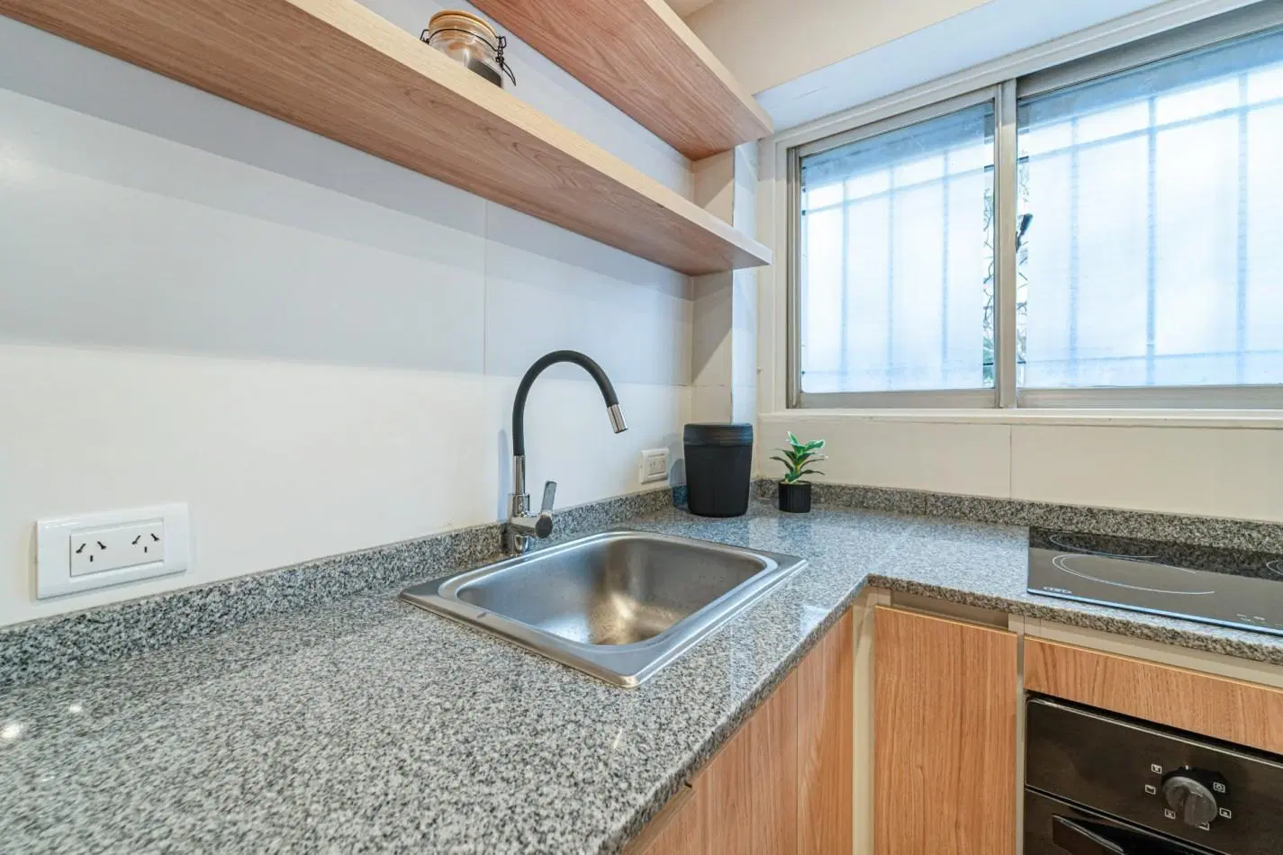 DEPARTAMENTO DE 2 AMBIENTES CON PATIO. TOTALMENTE RECICLAD. ZONA PASEO ALDREY 4