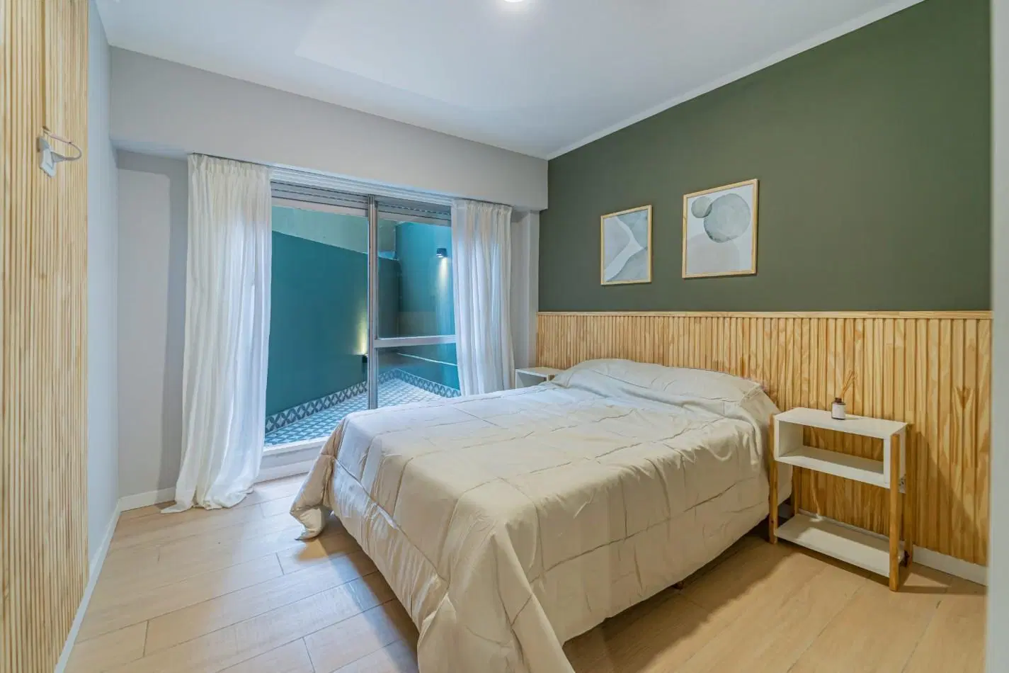 DEPARTAMENTO DE 2 AMBIENTES CON PATIO. TOTALMENTE RECICLAD. ZONA PASEO ALDREY 5