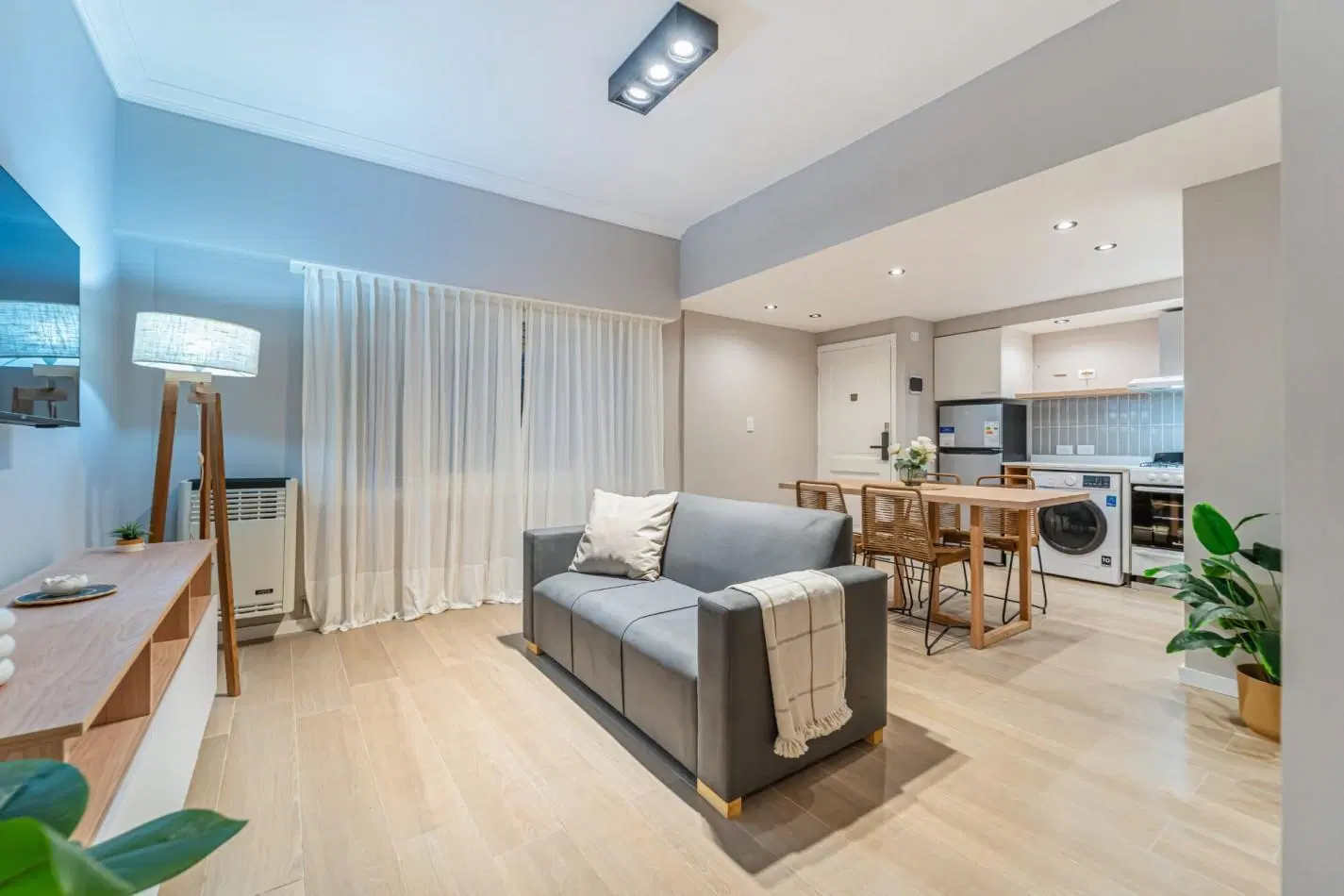 VENTA DEPARTAMENTO 2 AMBIENTES RECICLADO. ZONA PLAZA COLON 5
