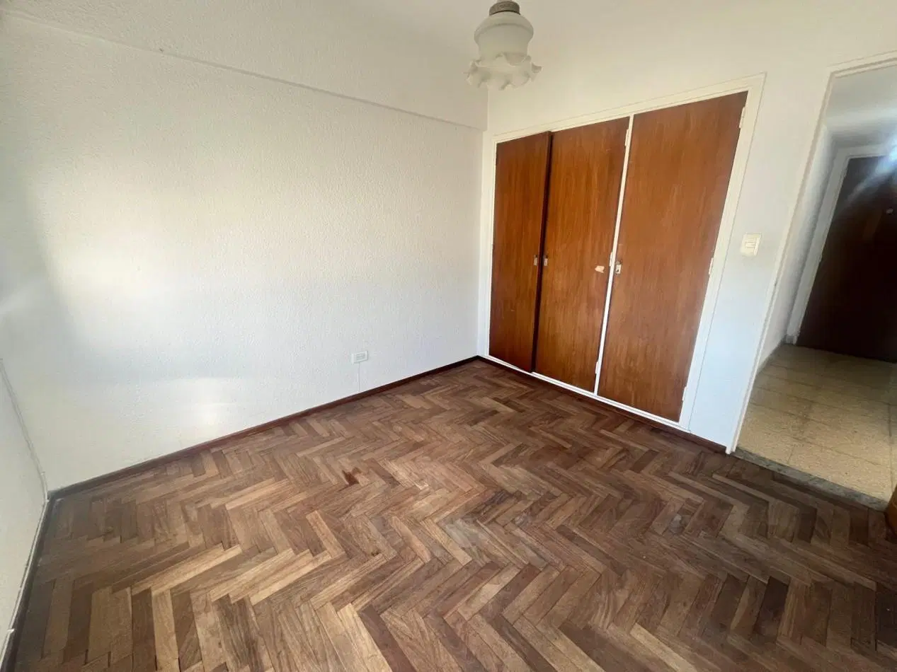 VENTA DEPARTAMENTO DE 2 AMBIENTES A LA CALLE. ZONA CENTRO 5
