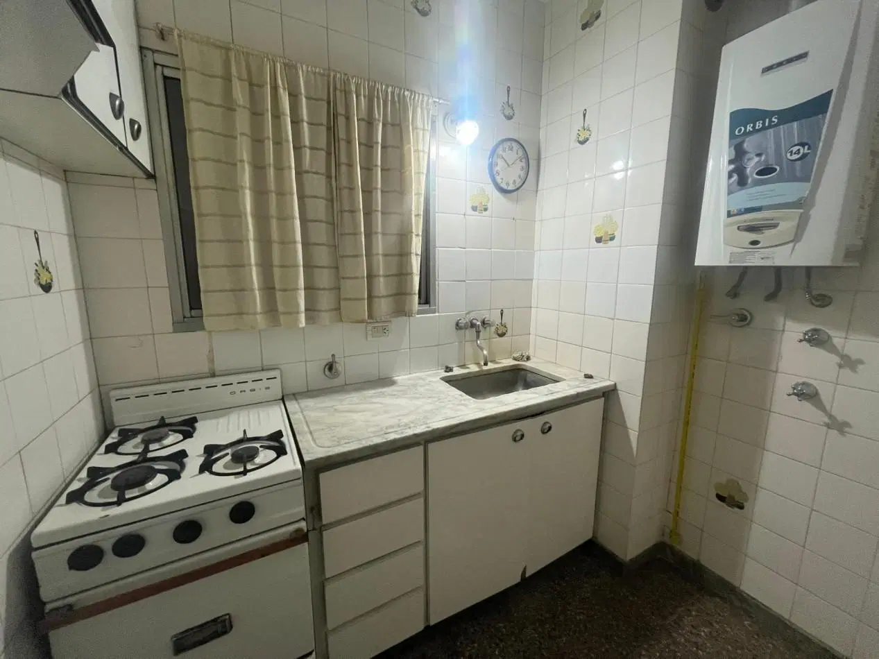 VENTA DEPARTAMENTO DE 2 AMBIENTES A LA CALLE. ZONA CENTRO 5