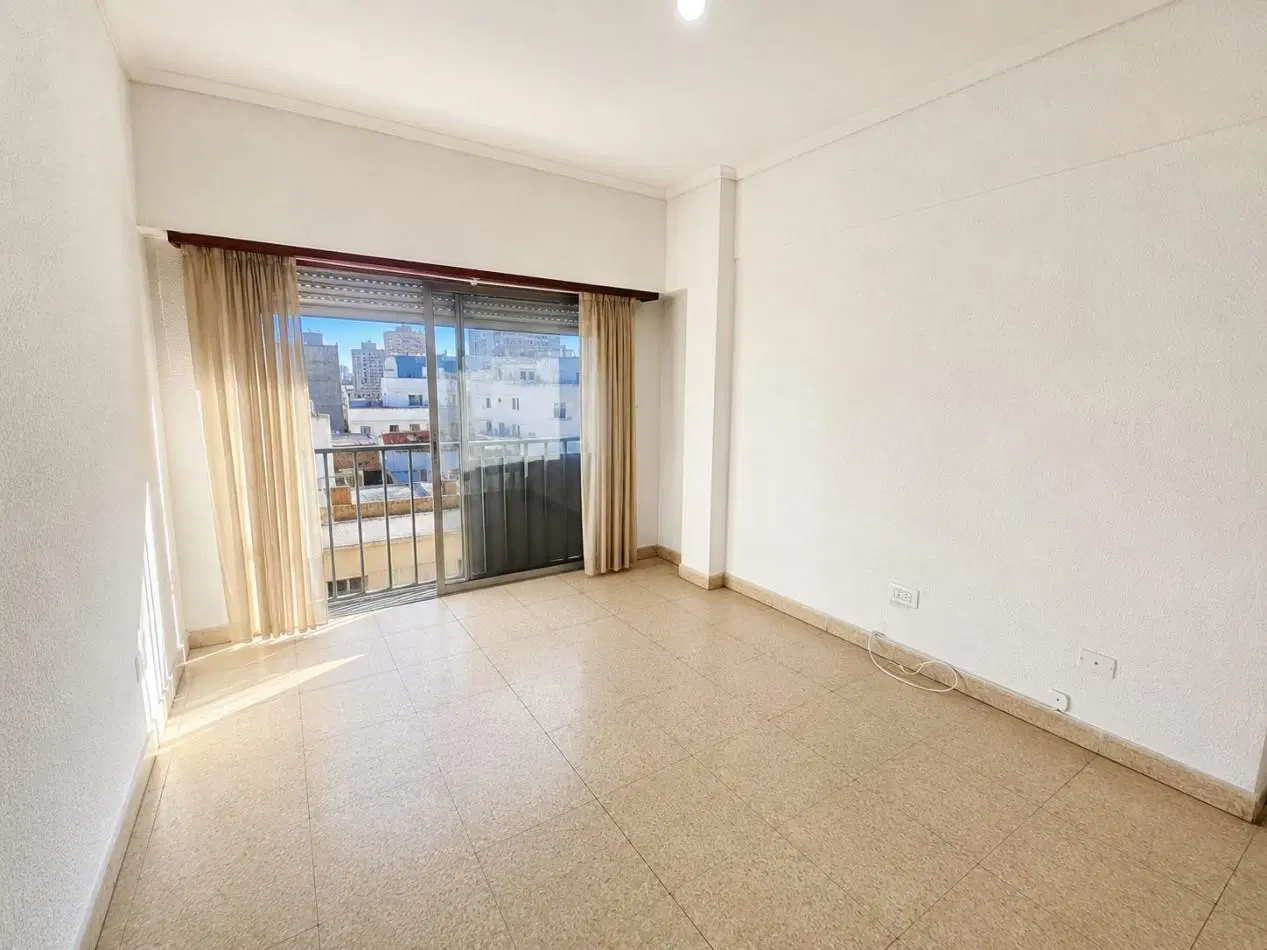VENTA DEPARTAMENTO DE 2 AMBIENTES A LA CALLE. ZONA CENTRO 1