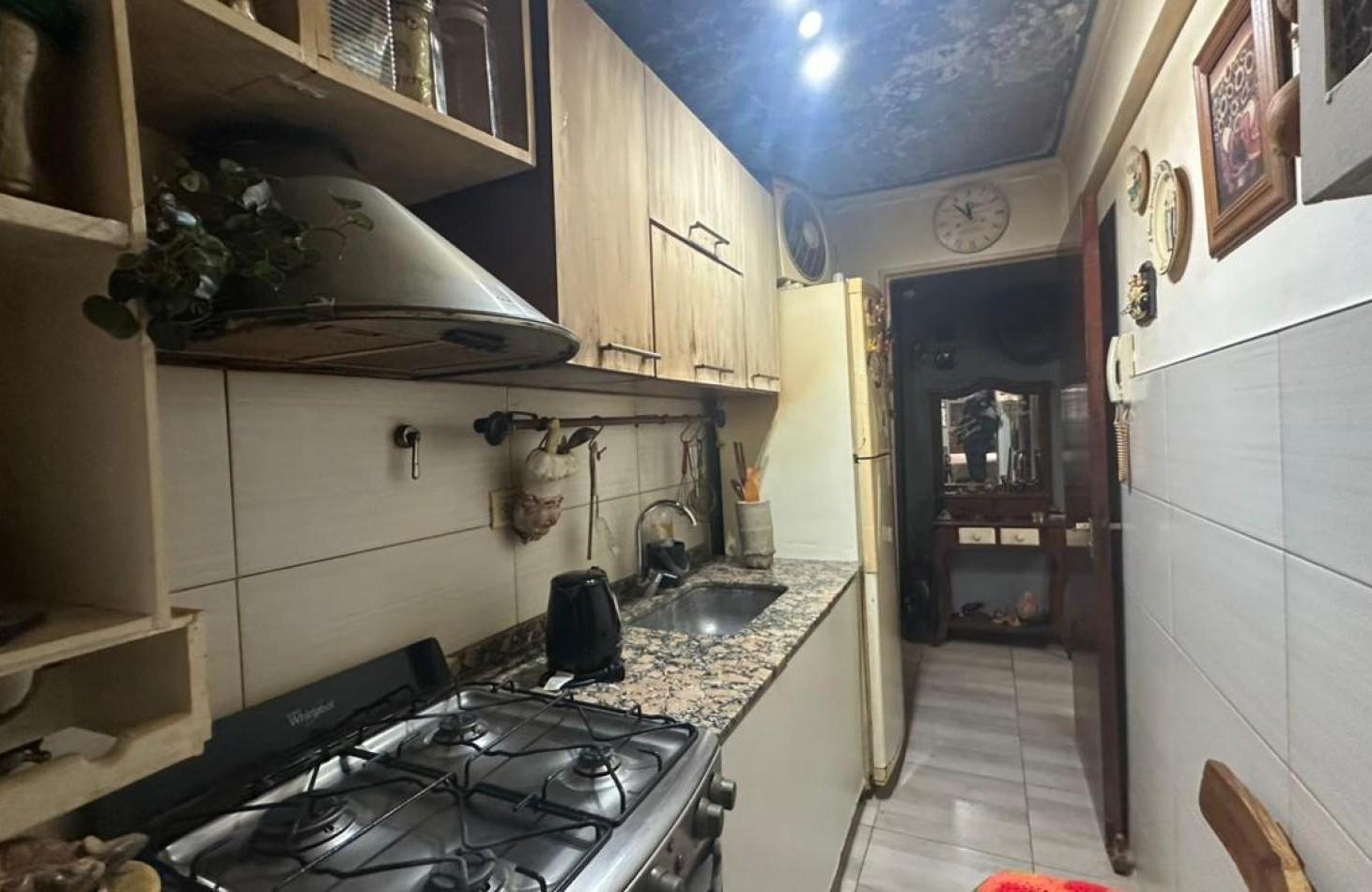 Foto de VENTA DEPARTAMENTO DE 3 AMBIENTES CON PATIO. ZONA CENTRO, imagen 2