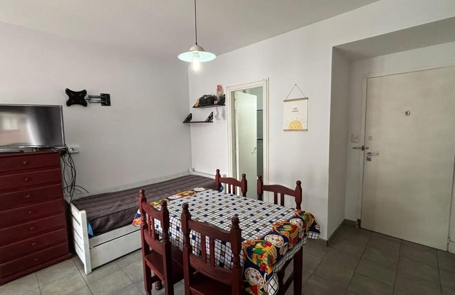 Foto de VENTA DEPARTAMENTO DE UN AMBIENTE CON BALCON. ZONA PLAZA COLON, imagen 4
